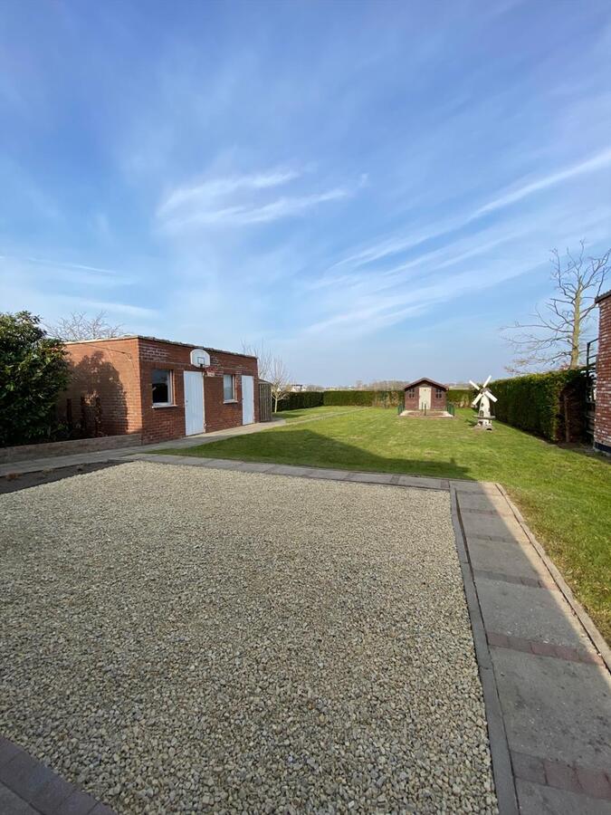 Rustig gelegen alleenstaande woning met 3 slaapkamers op 920 m² te Koekelare 