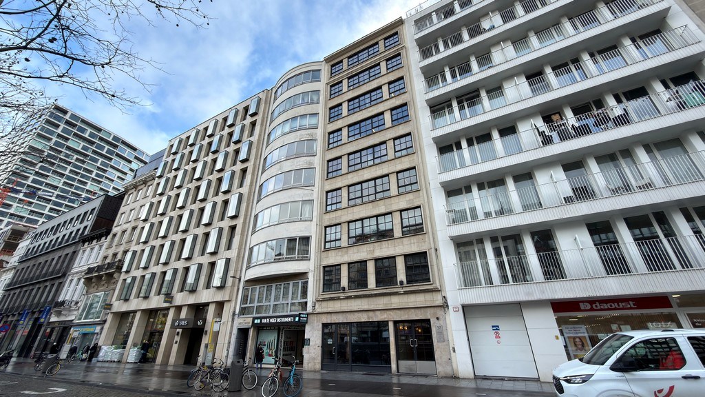 Lichtrijk kantoor te huur aan de Leien in Antwerpen