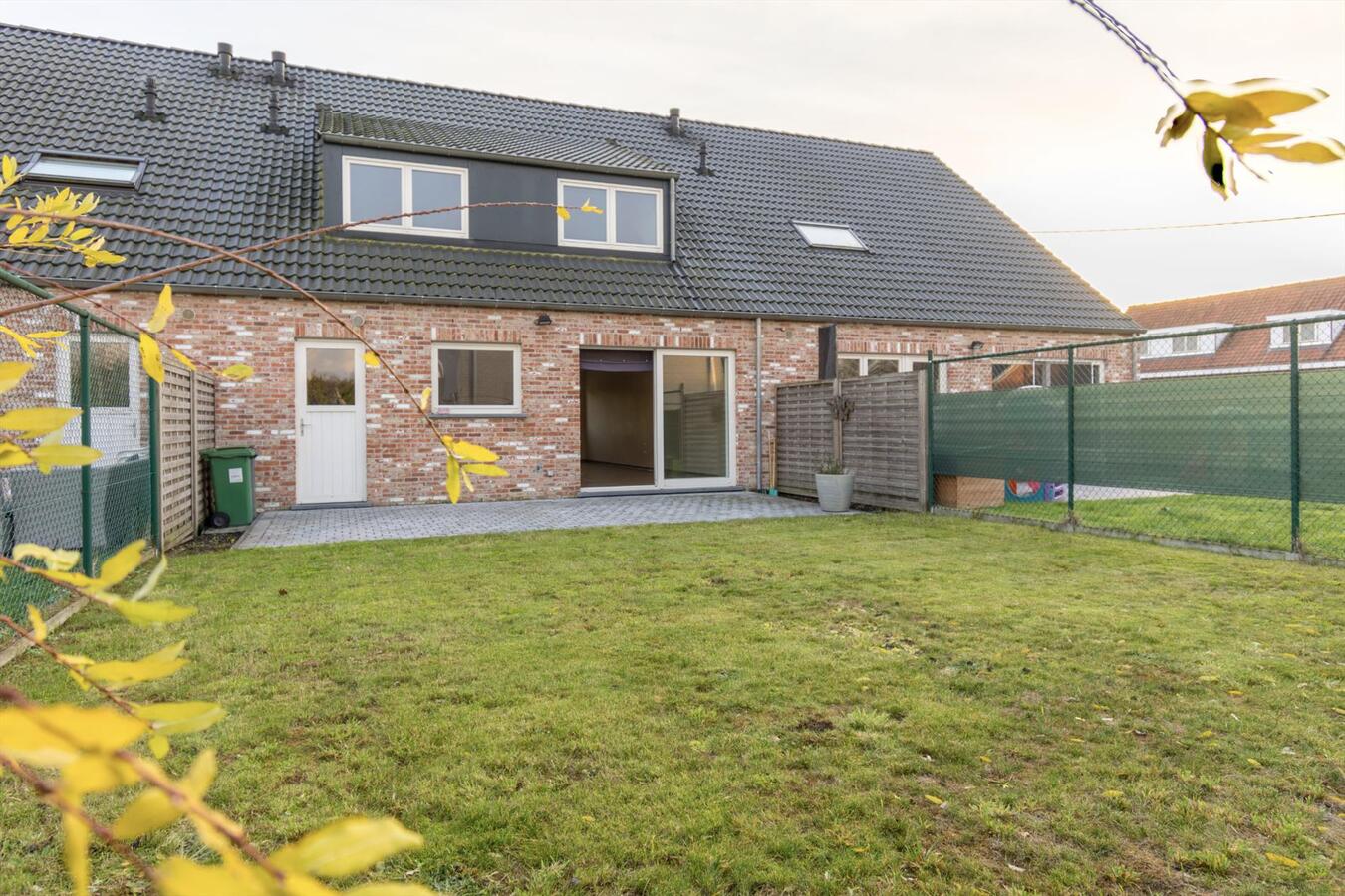 Goed gelegen recente pastoriewoning 