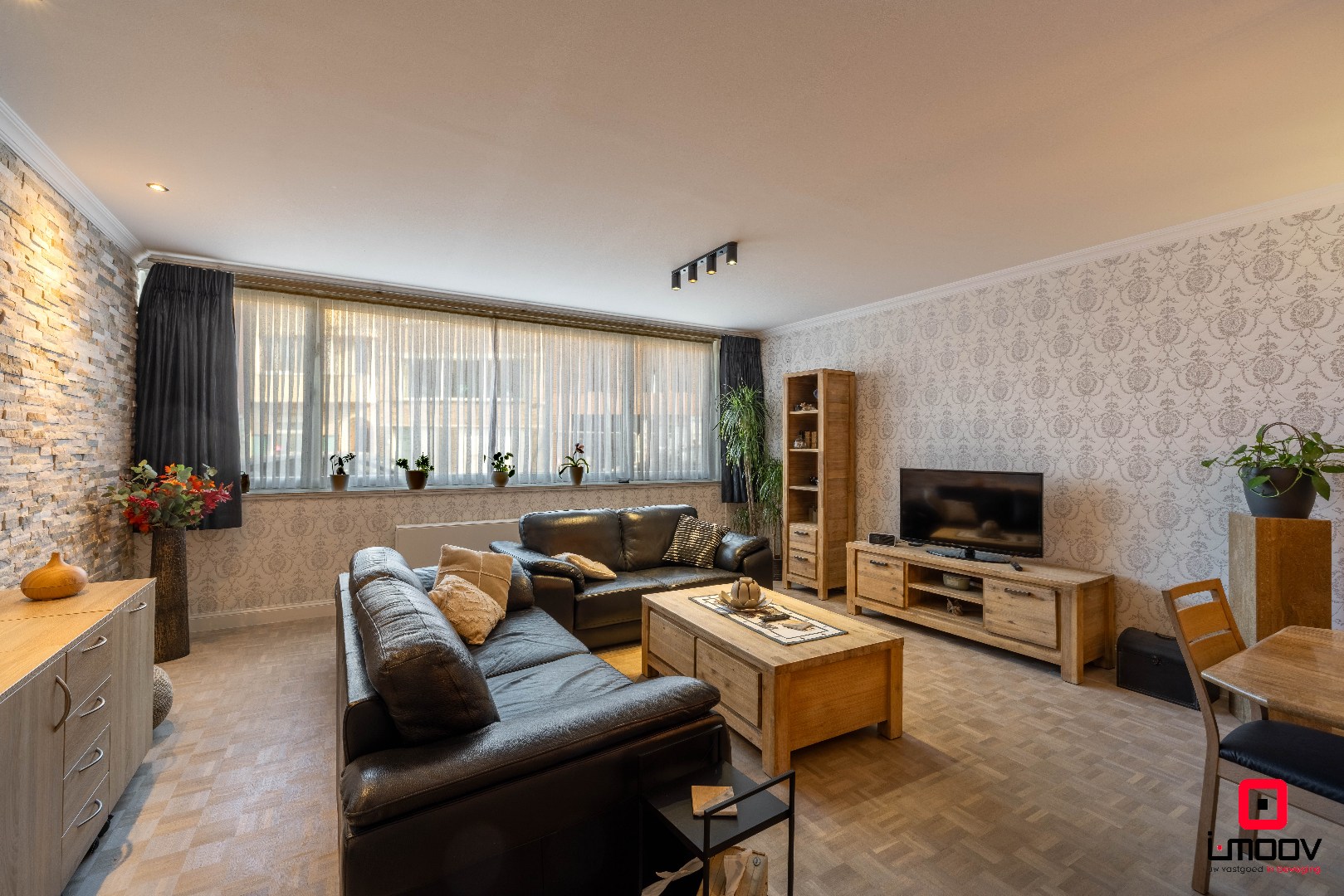 Instapklaar gelijkvloers appartement met tuin en parking in Sint-Amandsberg 