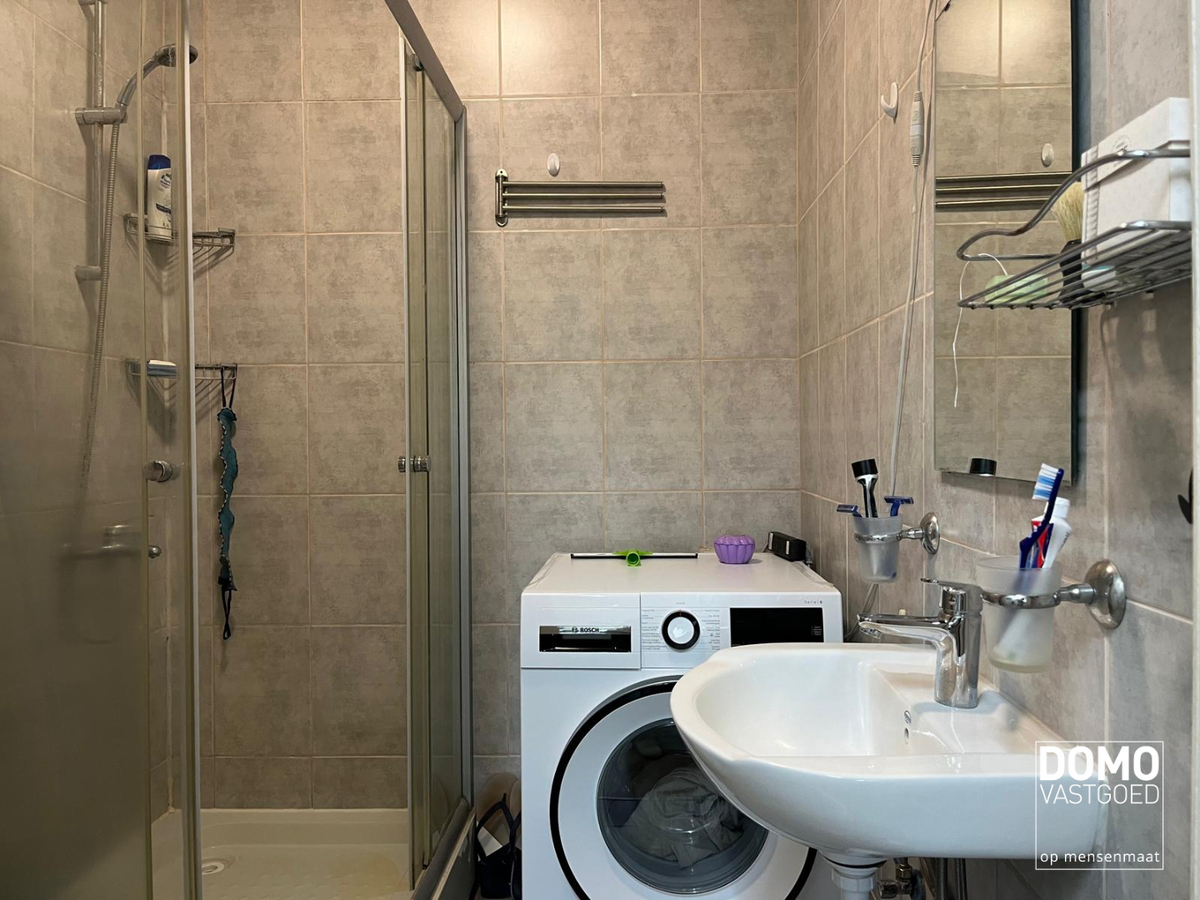 OPBRENGSTENEIGENDOM MET 2 APPARTEMENTEN EN 1 DUPLEXSTUDIO TE HASSELT 