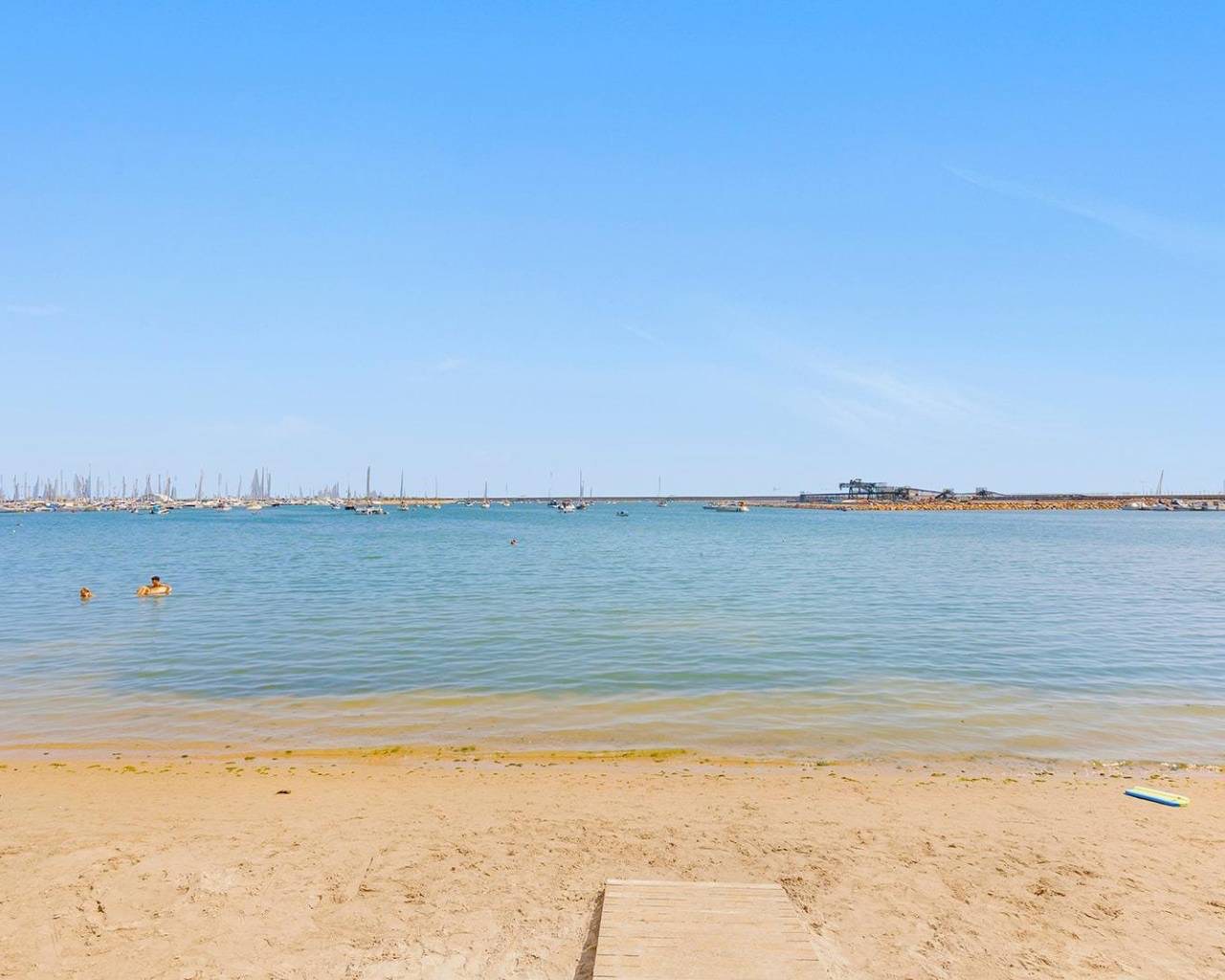 Eindelijk: uw droomappartement pal aan het strand van Torrevieja 