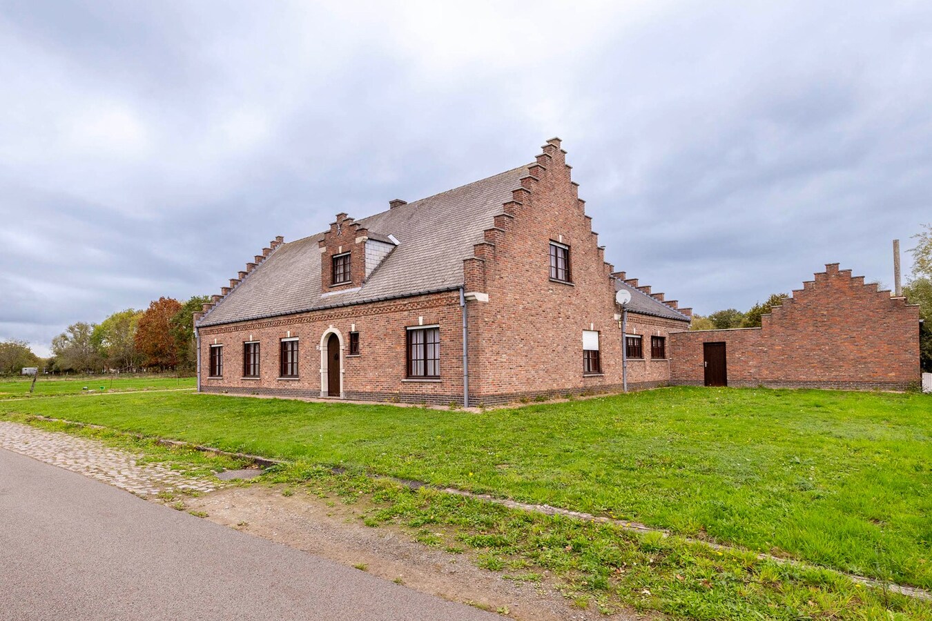 Landelijk gelegen woning met weiland op 90a 35ca 