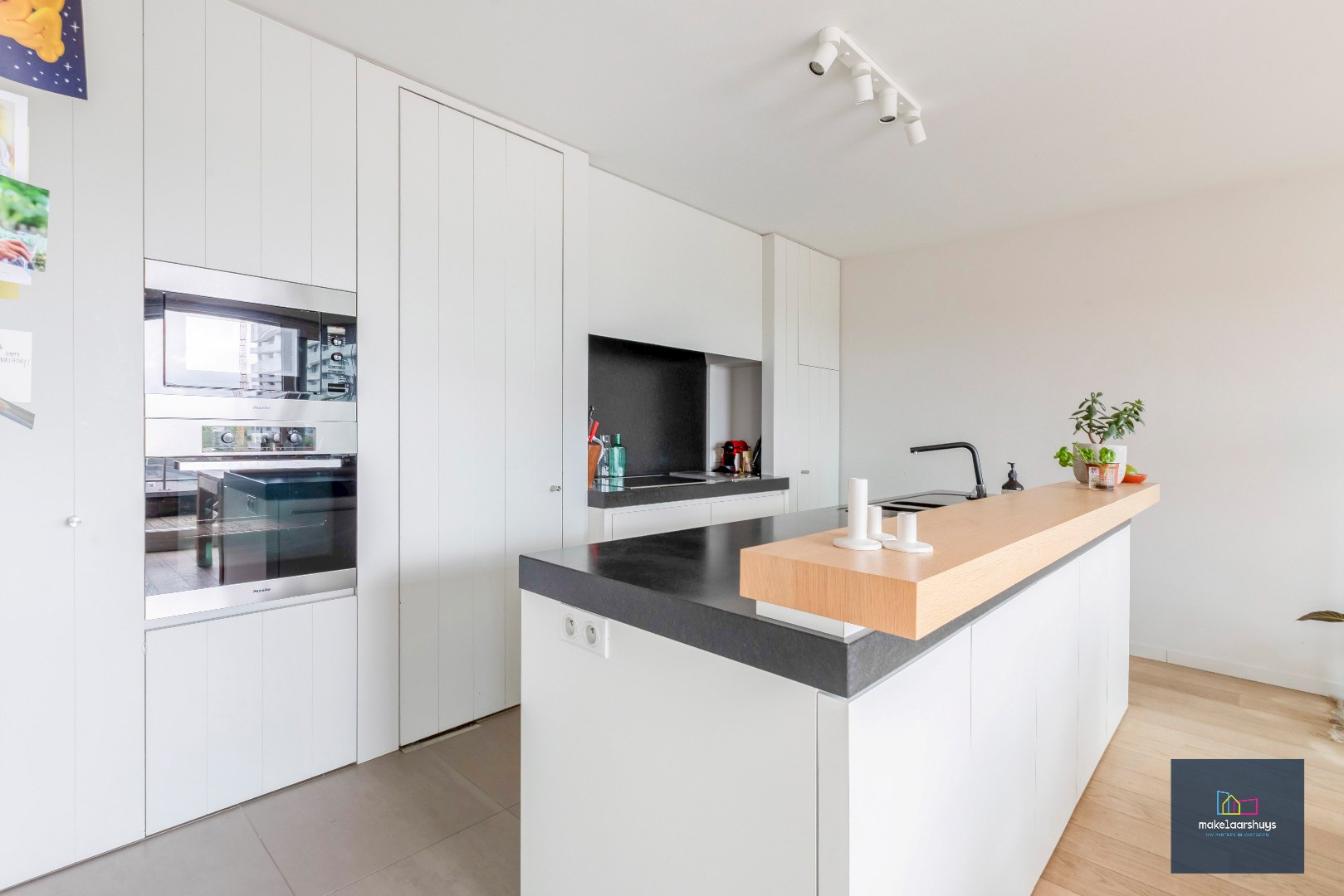 Schitterend dakapp. met 2-slp. terras en garage 