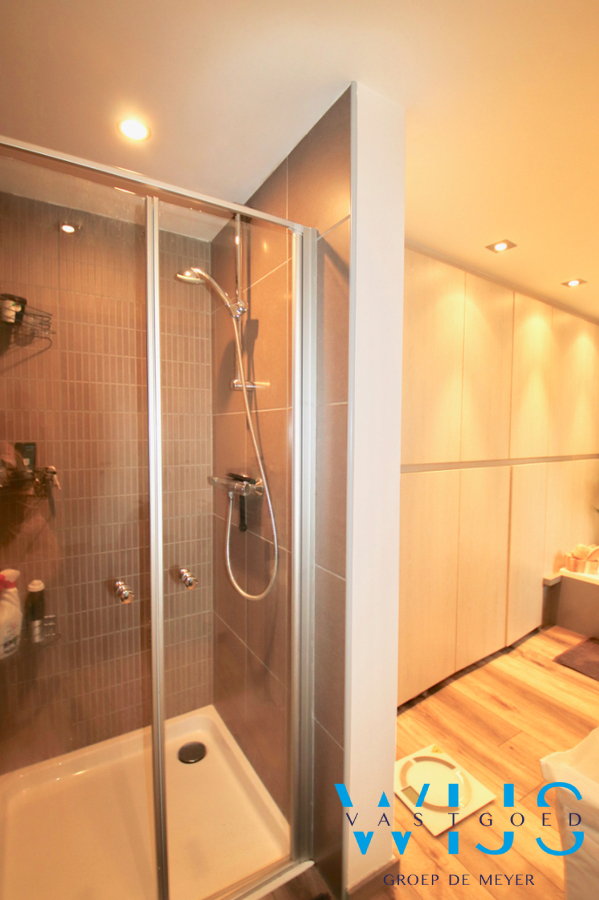 Instapklaar gelijkvloers appartement met 1 slaapkamer &amp; binnenkoer te ASSENEDE! 