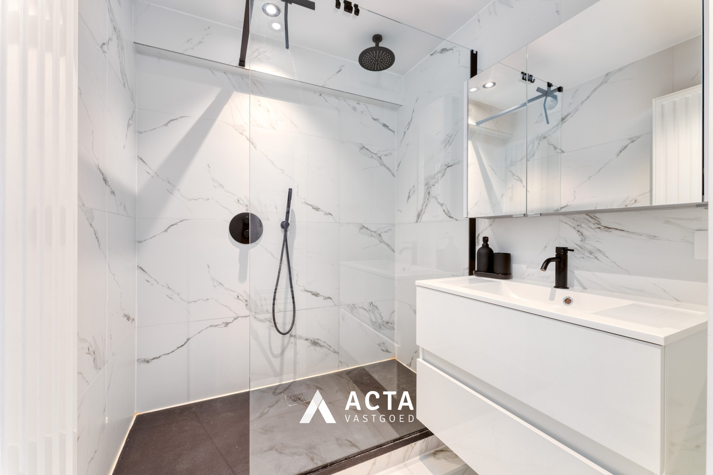 Instapklaar appartement met 2 slaapkamers in centrum Oostende 