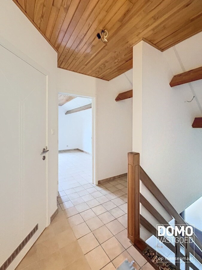 RUIME GEZINSWONING MET 4 SLAAPKAMERS, TUIN EN INPANDIGE GARAGE TE HERK-DE-STAD 