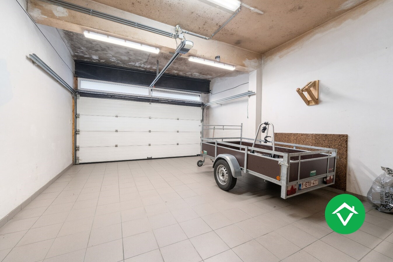 Woning met appartement te koop in het centrum van Eernegem 