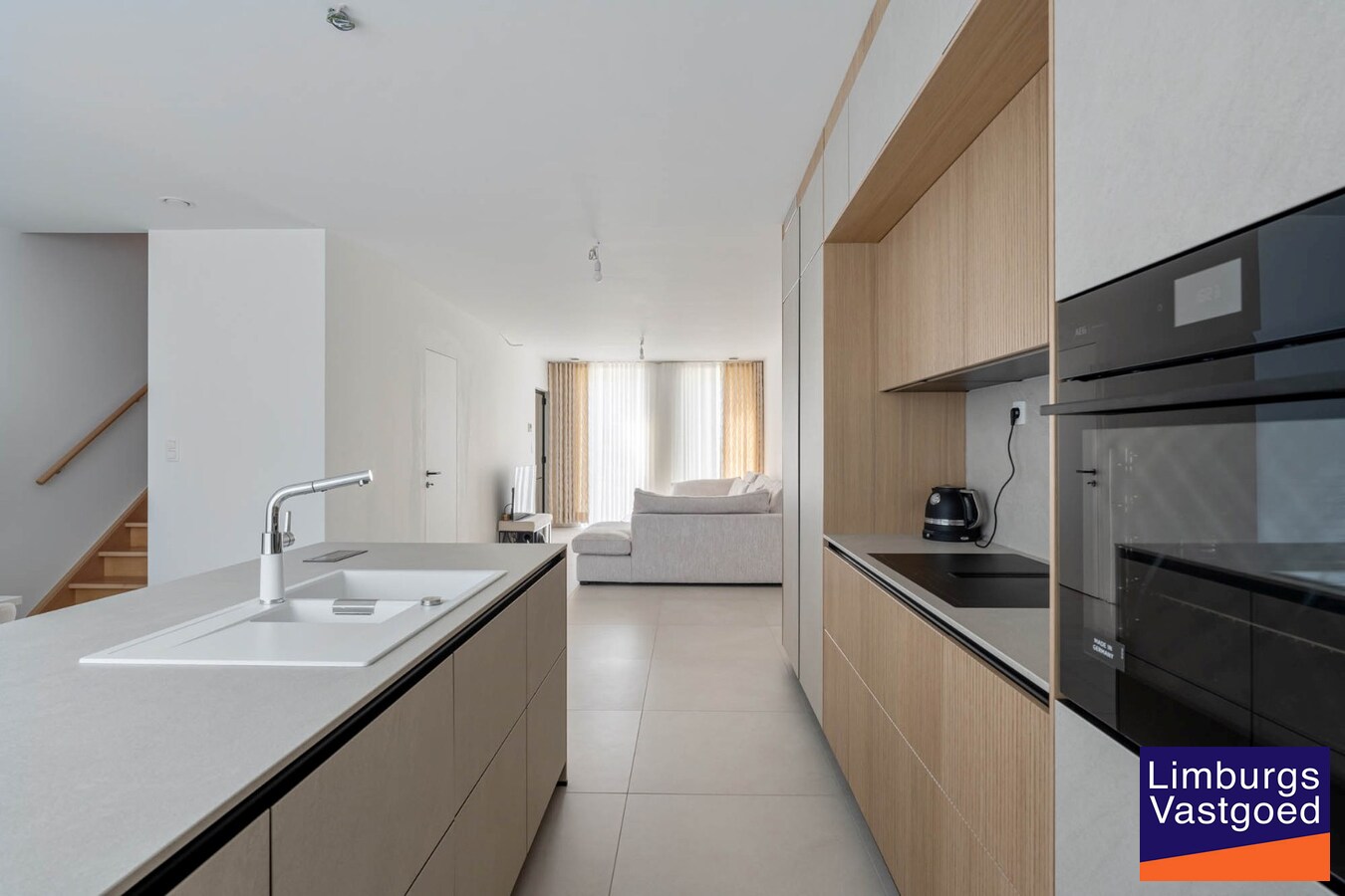 Moderne nieuwbouwwoning, 5 slpk, op een perceel van 4a31ca. 