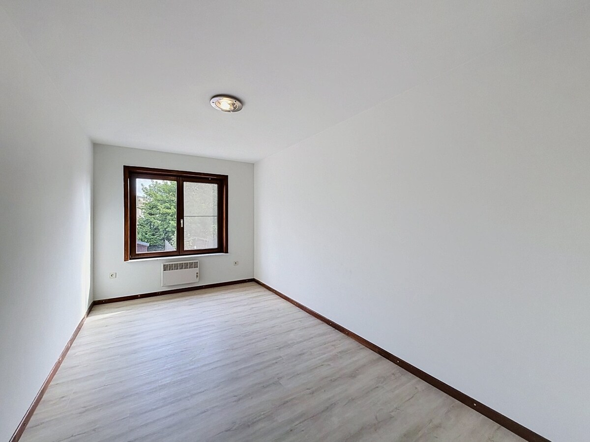 GERENOVEERDE RIJWONING MET 4 SLAAPKAMERS IN CENTRUM ZOMERGEM 