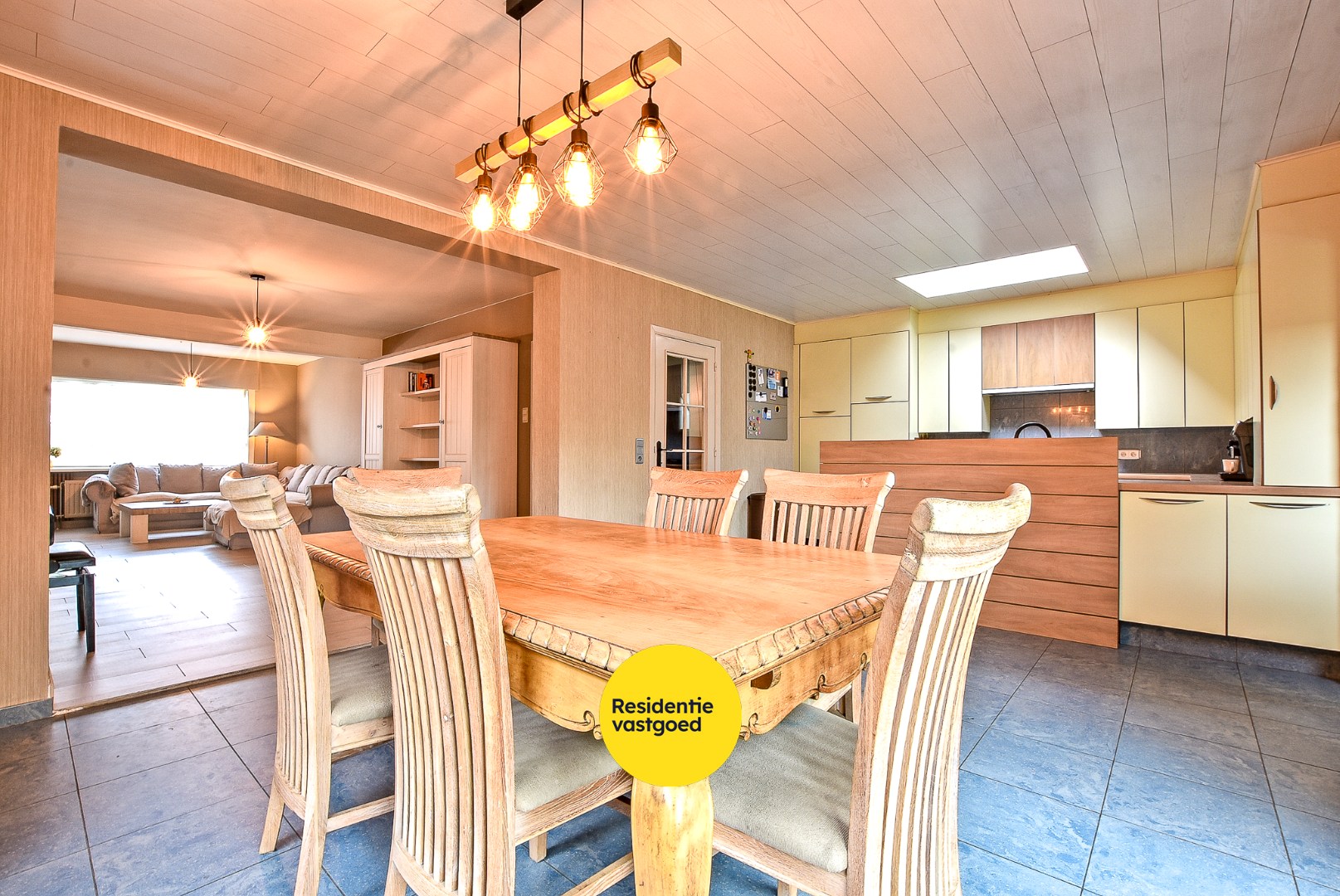 Instapklare alleenstaande woning met 4/5 slaapkamer op 2.084m² te Diksmuide! 