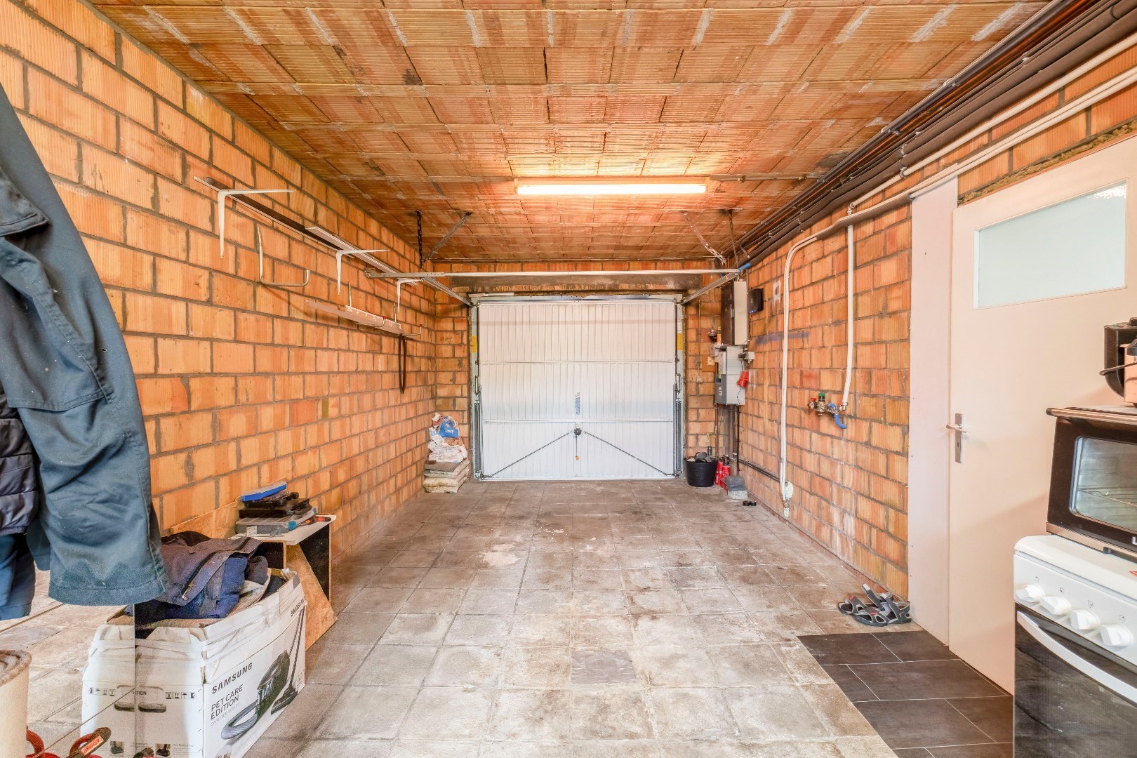 Gerenoveerde gezinswoning met 4 slpks en aangename tuin 