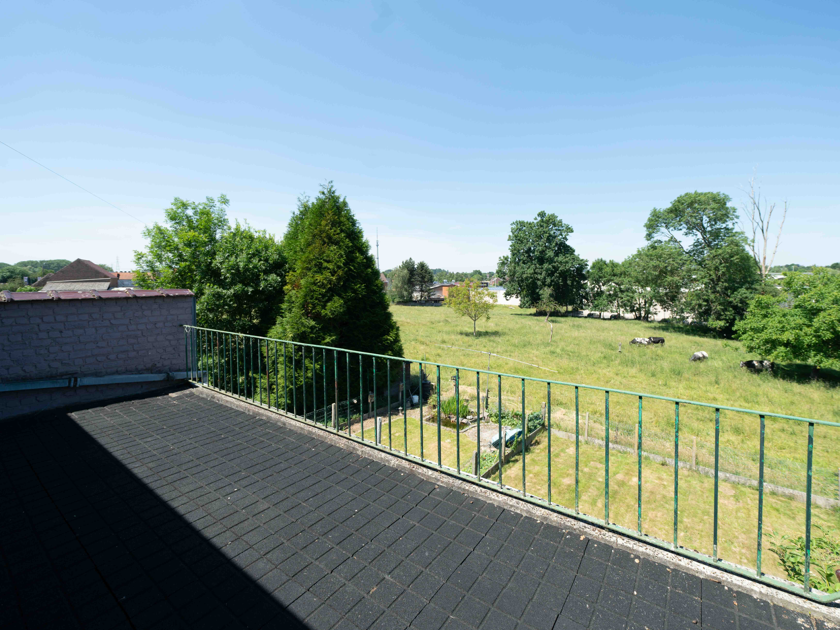 Maison (kangourou) très spacieuse avec jardin et double garage 