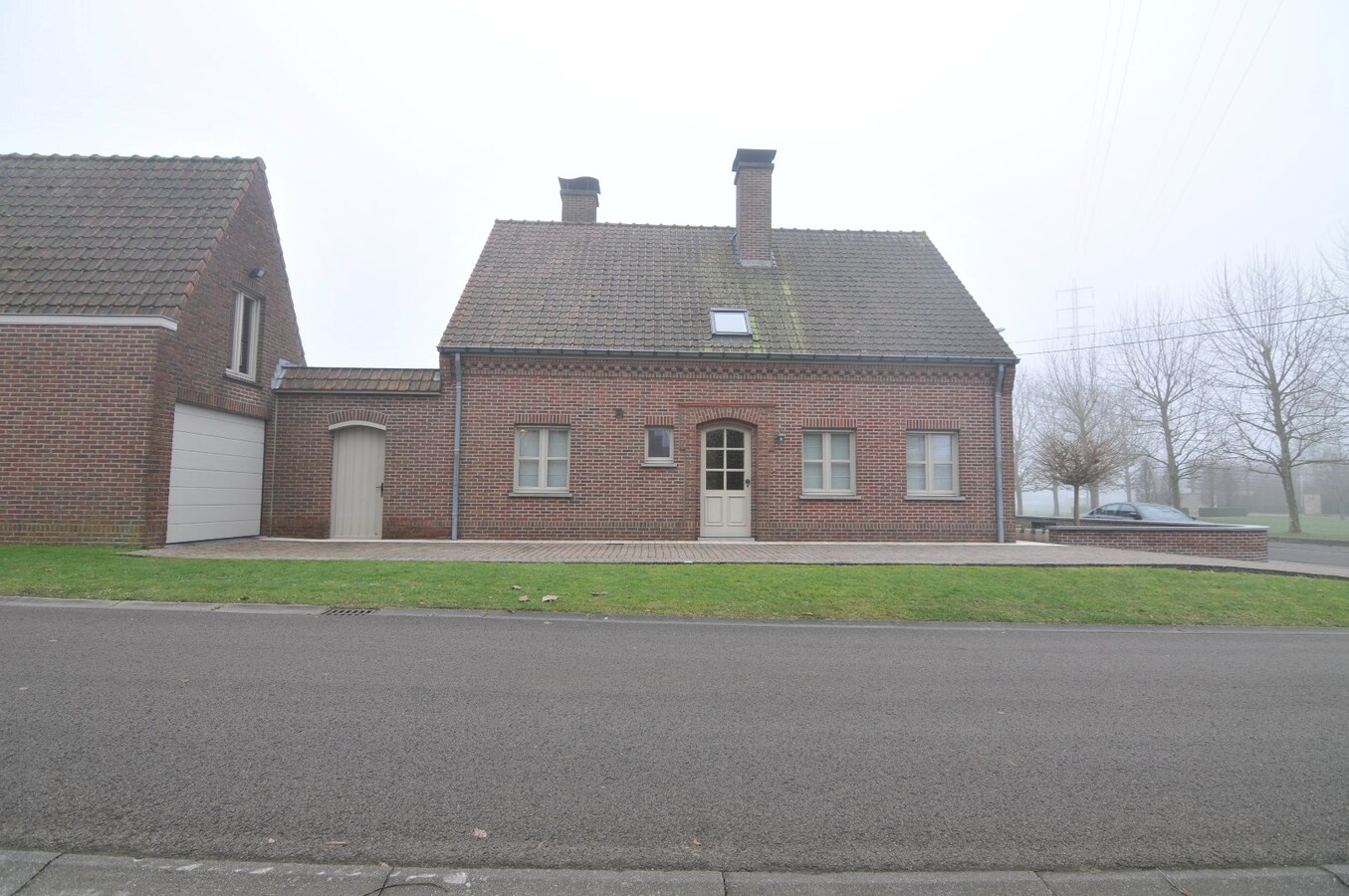 RUIME WONING MET TUIN EN GARAGE 