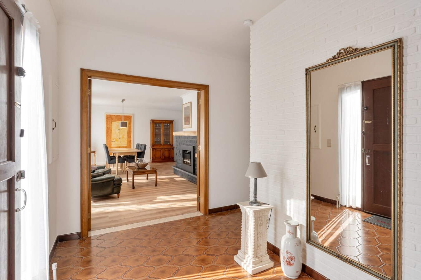 Zeer goed onderhouden gelijkvloerse gezinswoning op een riant perceel van 19a75ca op een rustige locatie te Schalkhoven, een deelgemeente van Hoeselt. 