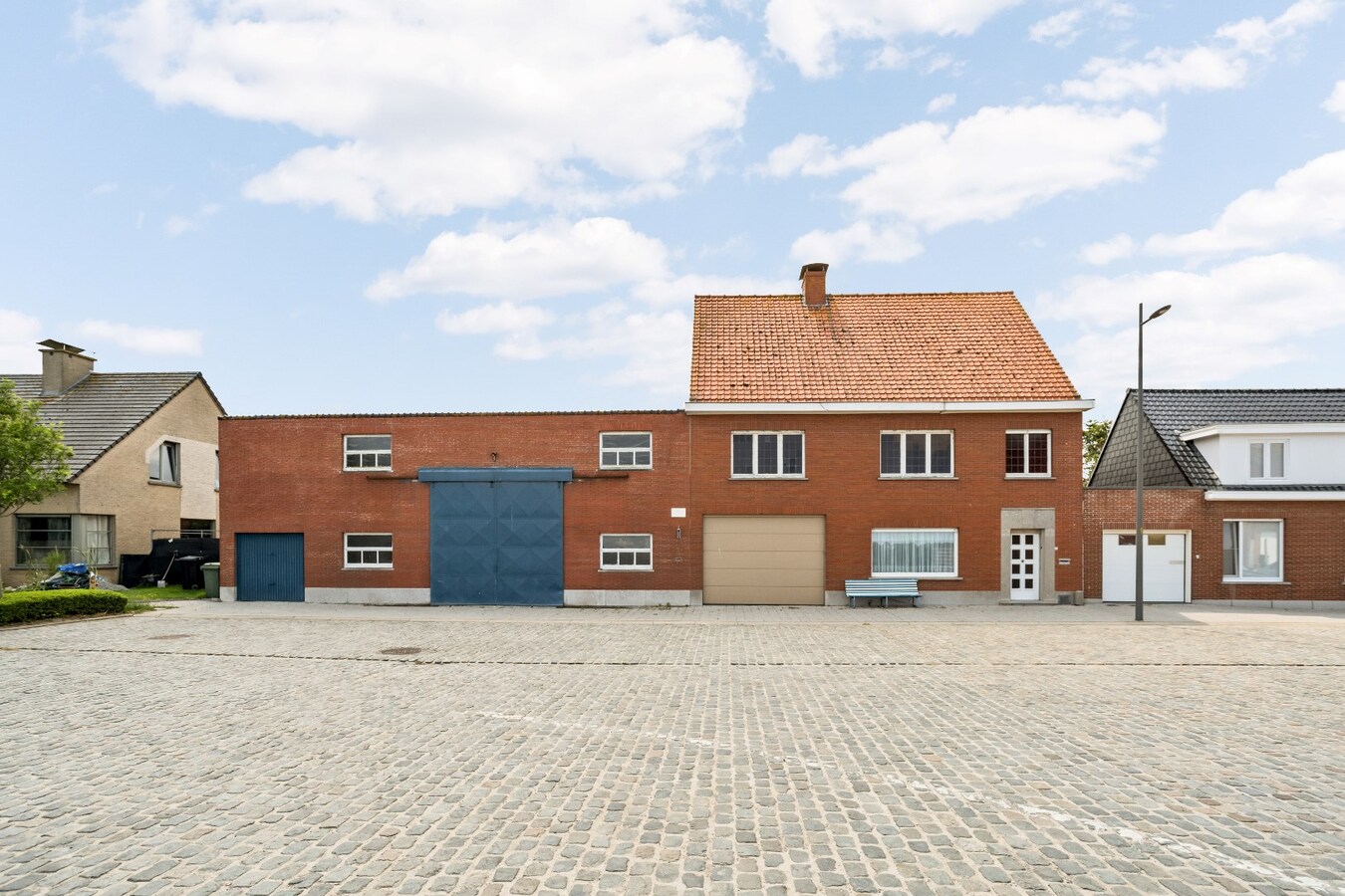 Ruime woning met loods op 882 m² 