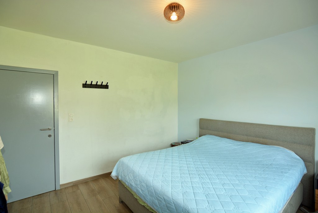 Gelijkvloers appartement met 3 slpks, veranda, tuin en garage 