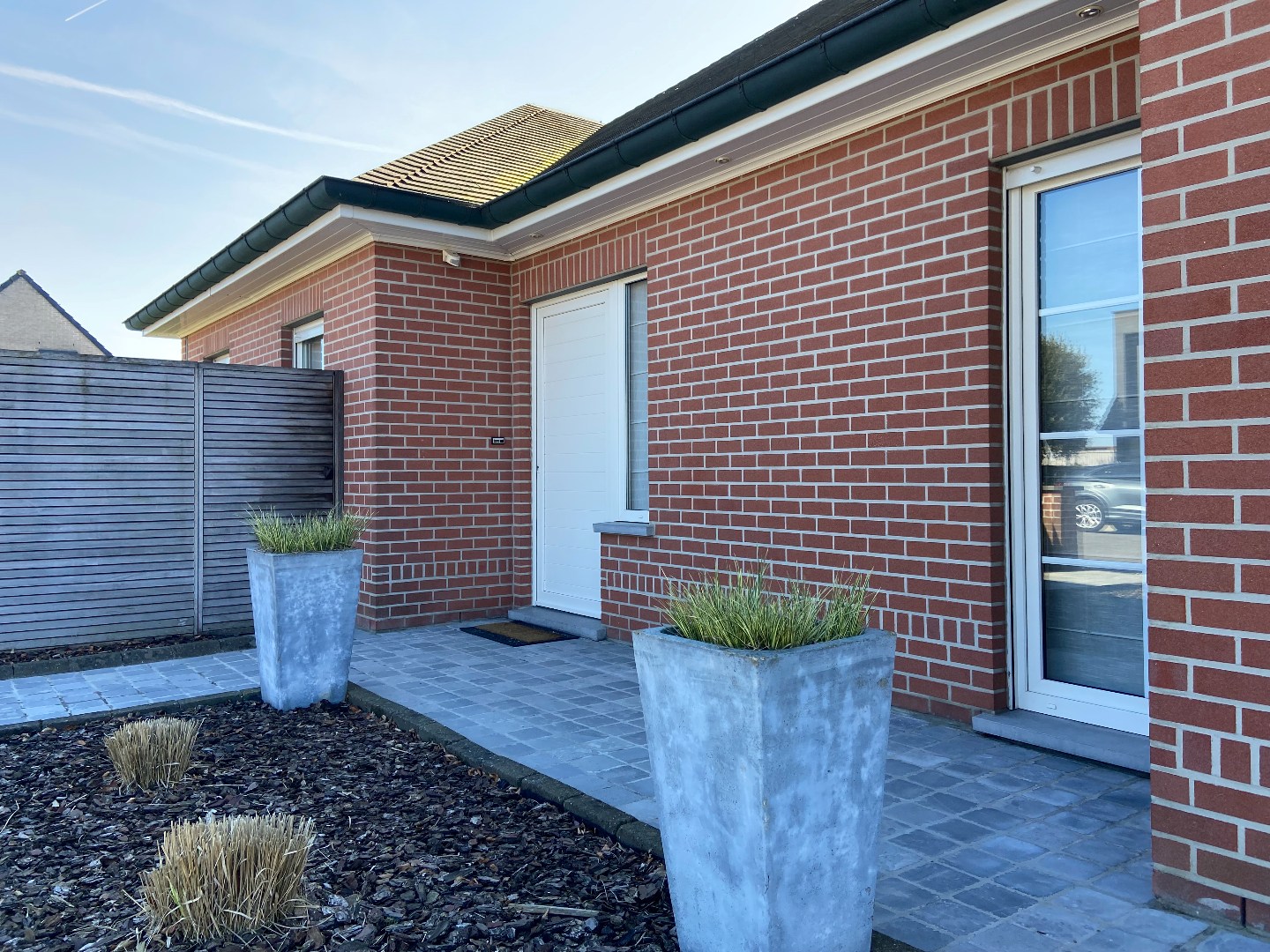 Zeer goed onderhouden ruime villa met tuin op topligging te Sint-Eloois-Vijve! 