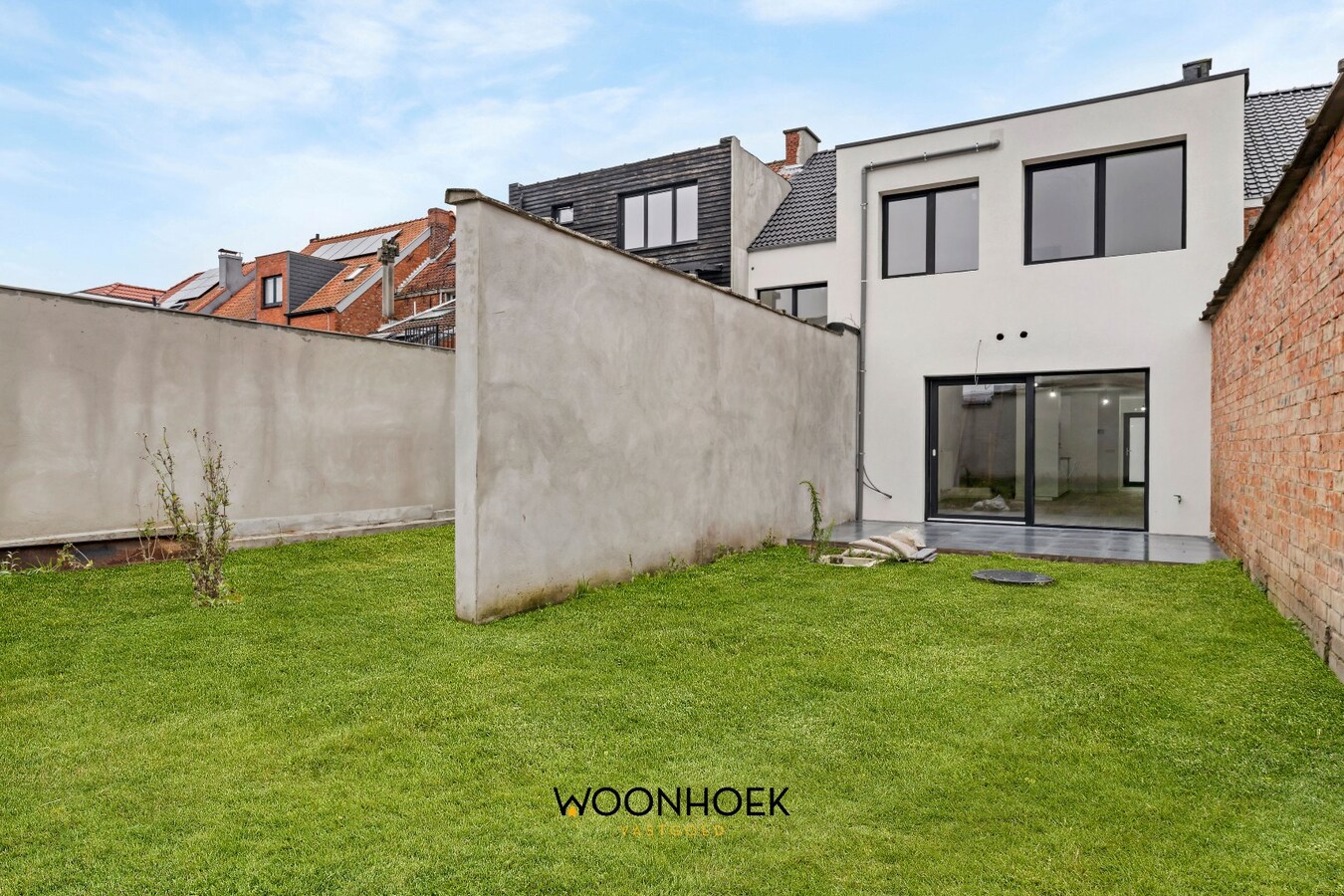 Gerenoveerde, 6-slpk woning, zonnige tuin en 2 bdkms te Sint-Niklaas! 