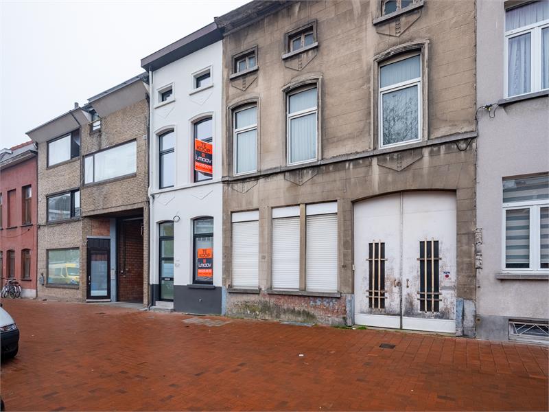 Totaal gerenoveerde rijwoning te Sint-Amandsberg 