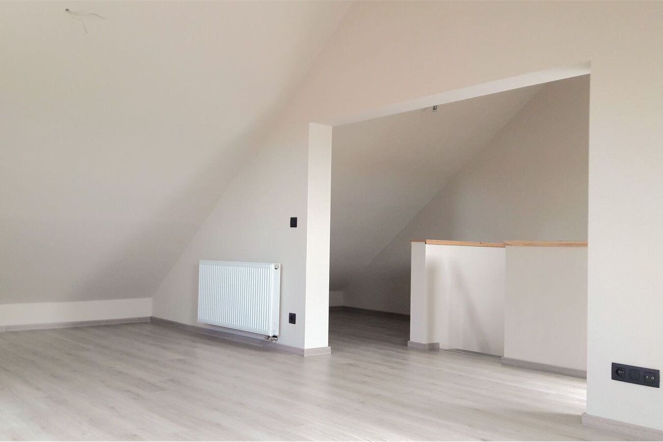 Volledig gerenoveerde, energiezuinige woning met 3 kamers 