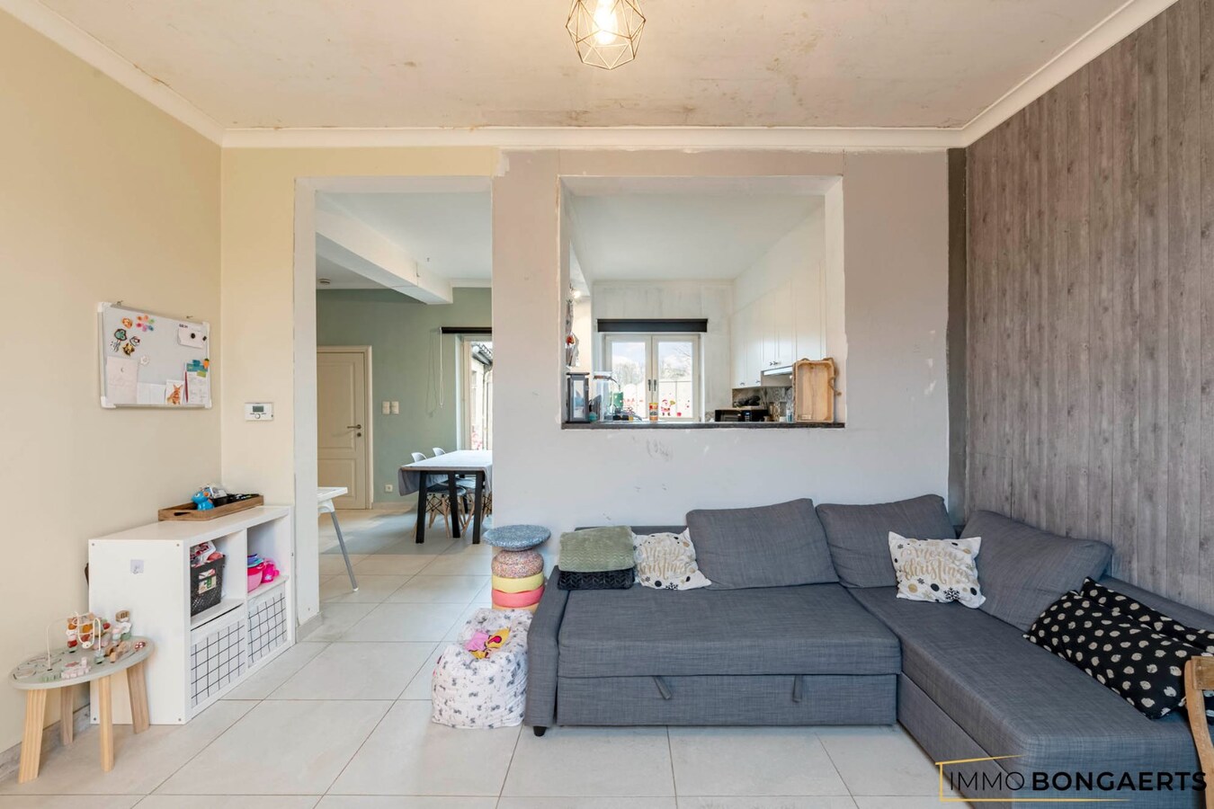 Instapklare woning met  garage en twee slaapkamers in Maasmechelen 