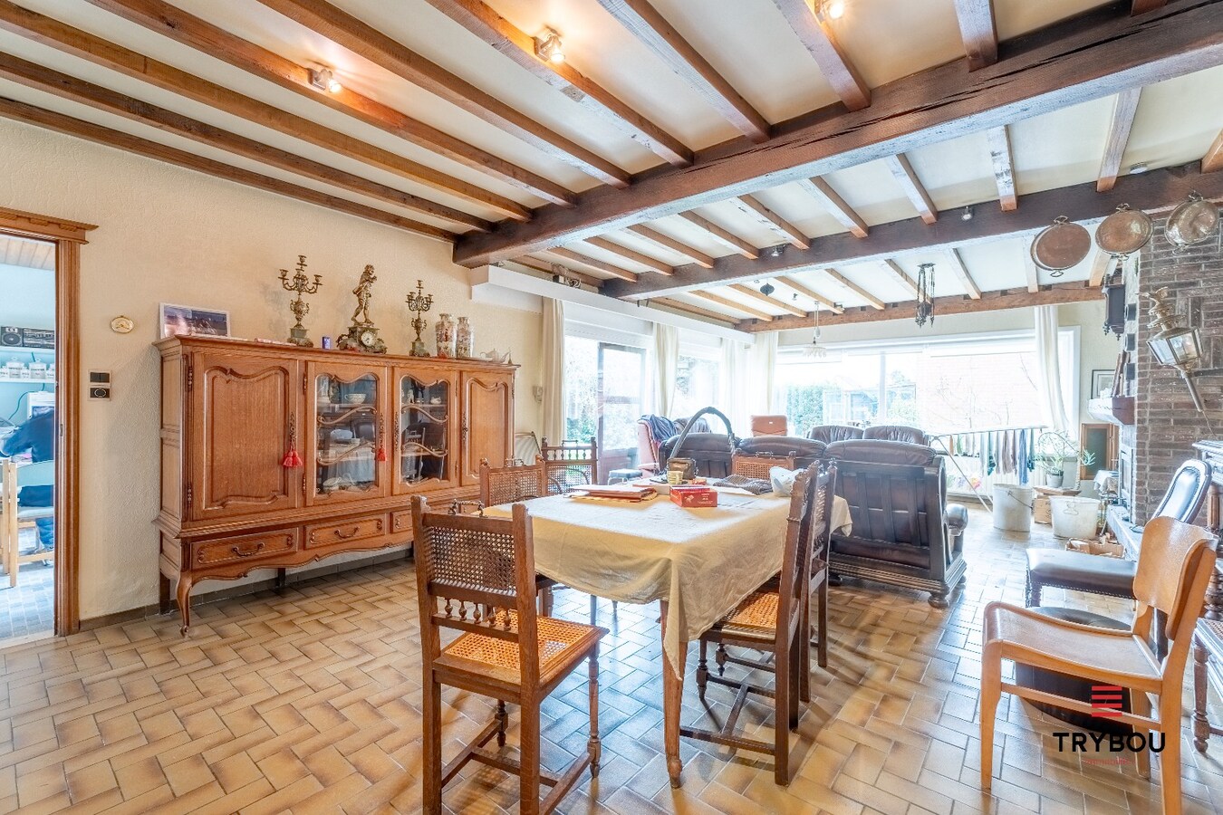 Ruime woning met winkelruimte, loods (optioneel) en garage 