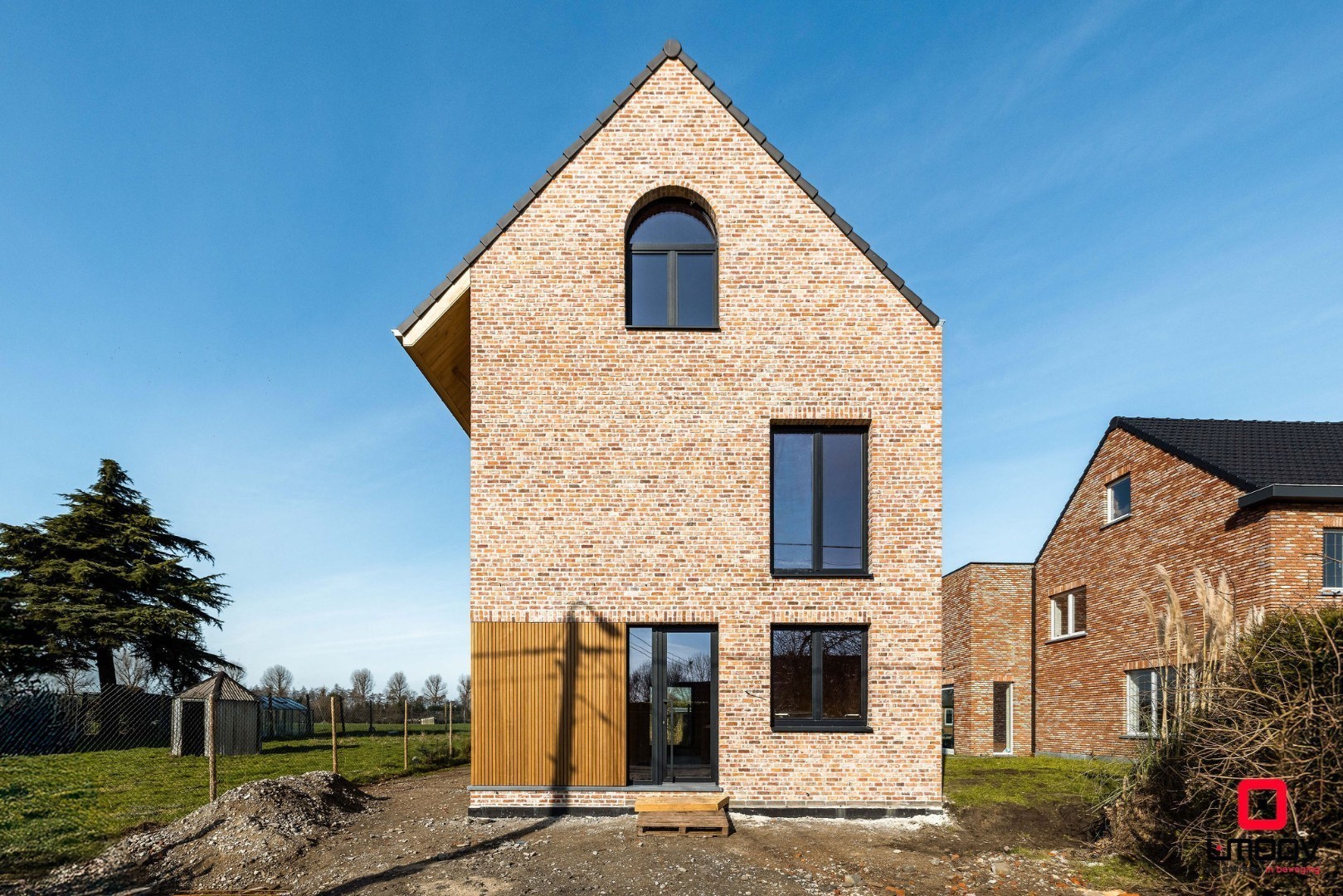 Exclusieve casco woning met 5 slaapkamers en royale tuin in Kruibeke, vlak bij Antwerpen 