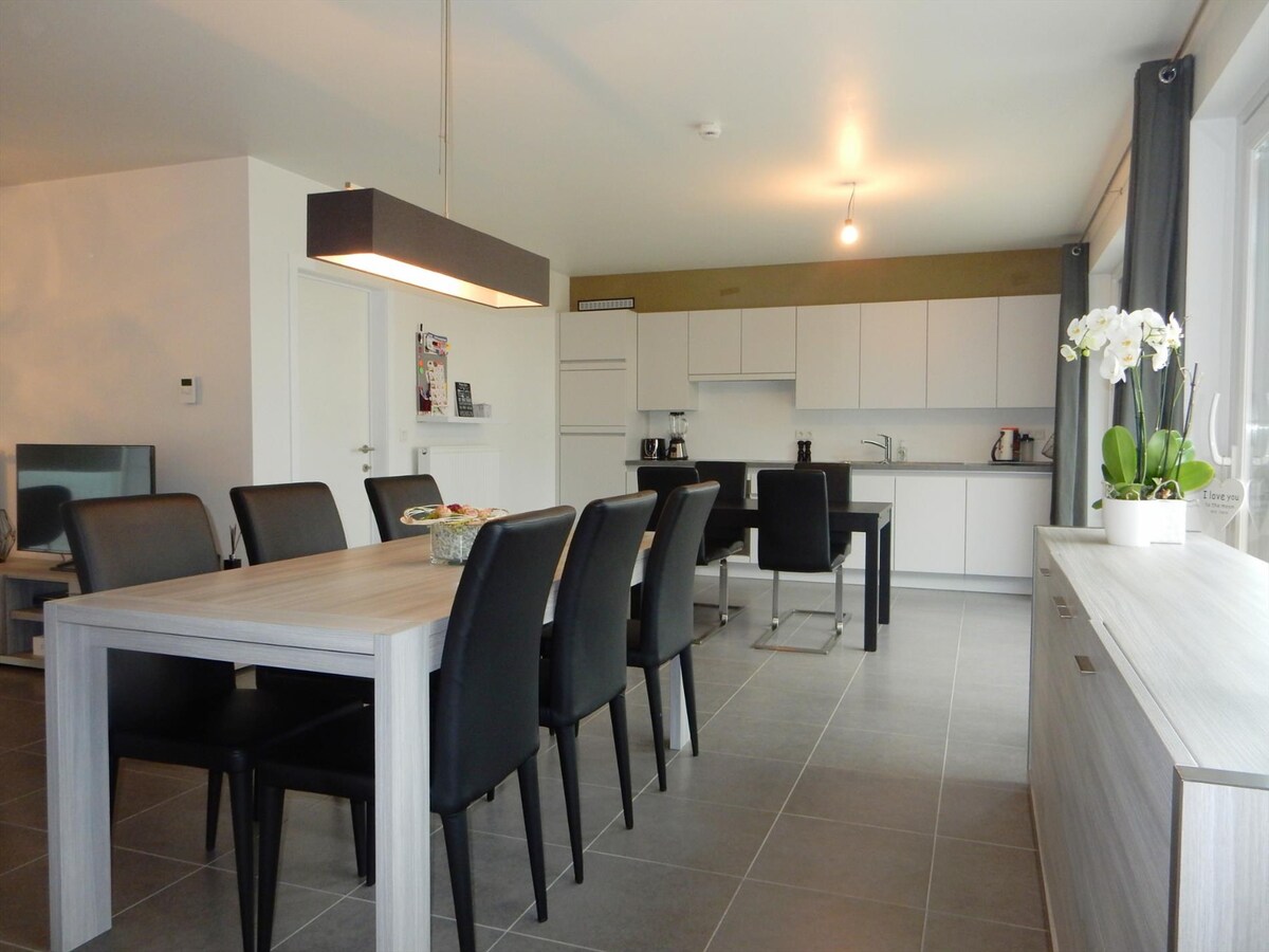 Te huur: ruime woning met 3 slaapkamers, tuin en garage 
