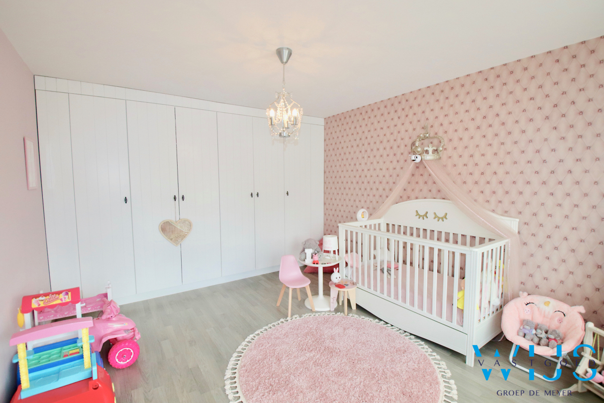 Instapklare gezinswoning met ZUIDgerichte tuin te Evergem! 