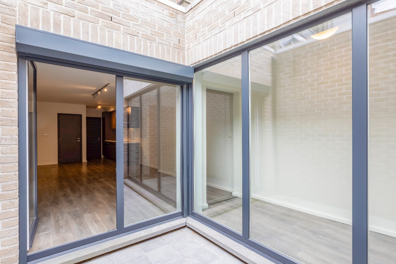 Gelijkvloers 1-slpk-app. met 2 terrassen op toplocatie in Eeklo 