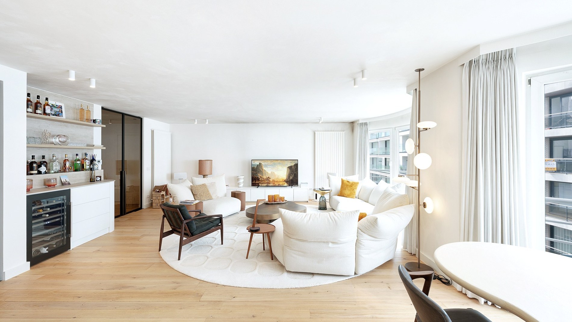 Ruim appartement van 138 m² gelegen op de Jozef Nellenslaan te Knokke en combineert ruimte, lichtinval en comfort. 