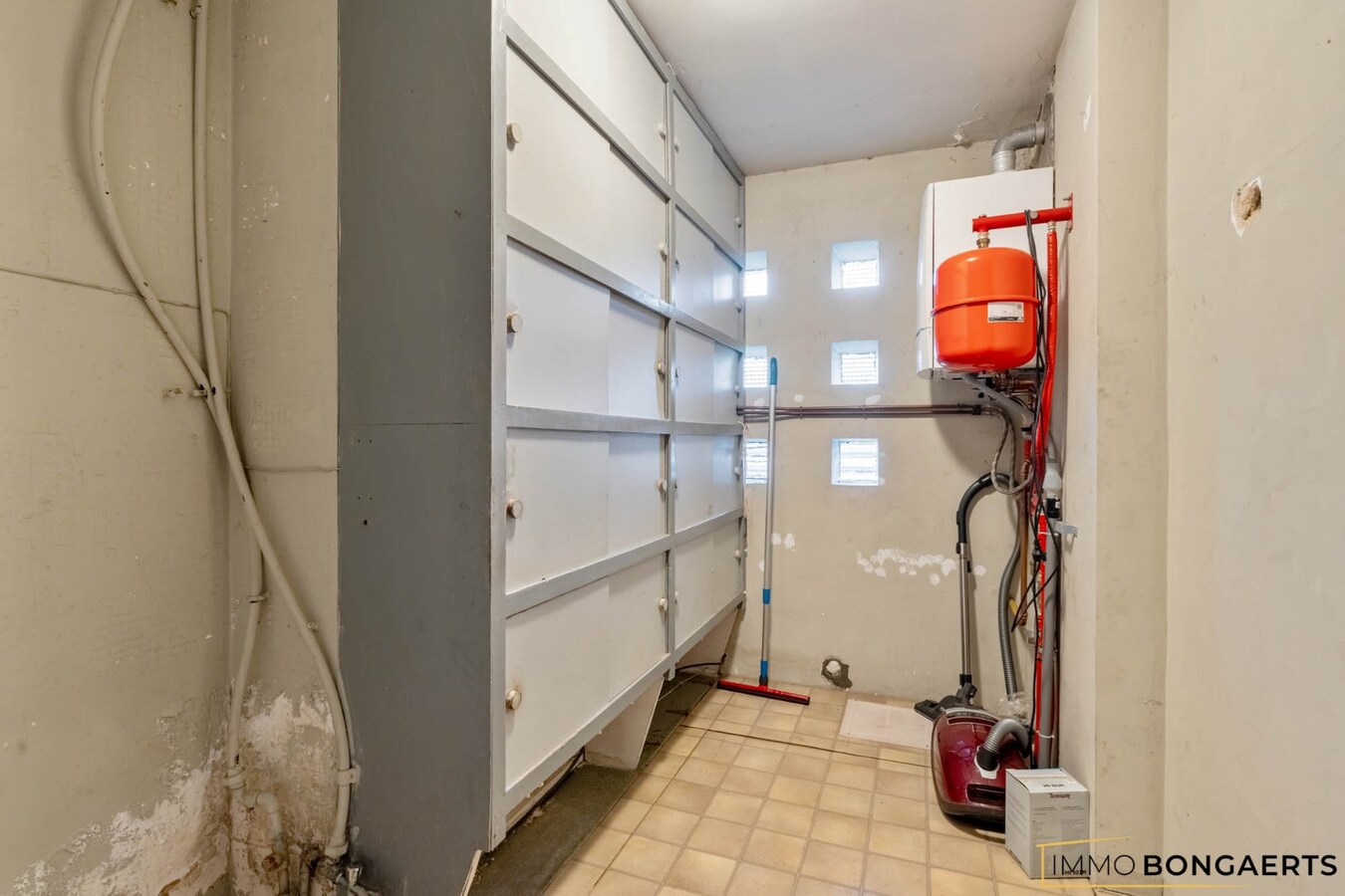 Gelijkvloerse woning met polyvalent bijgebouw 