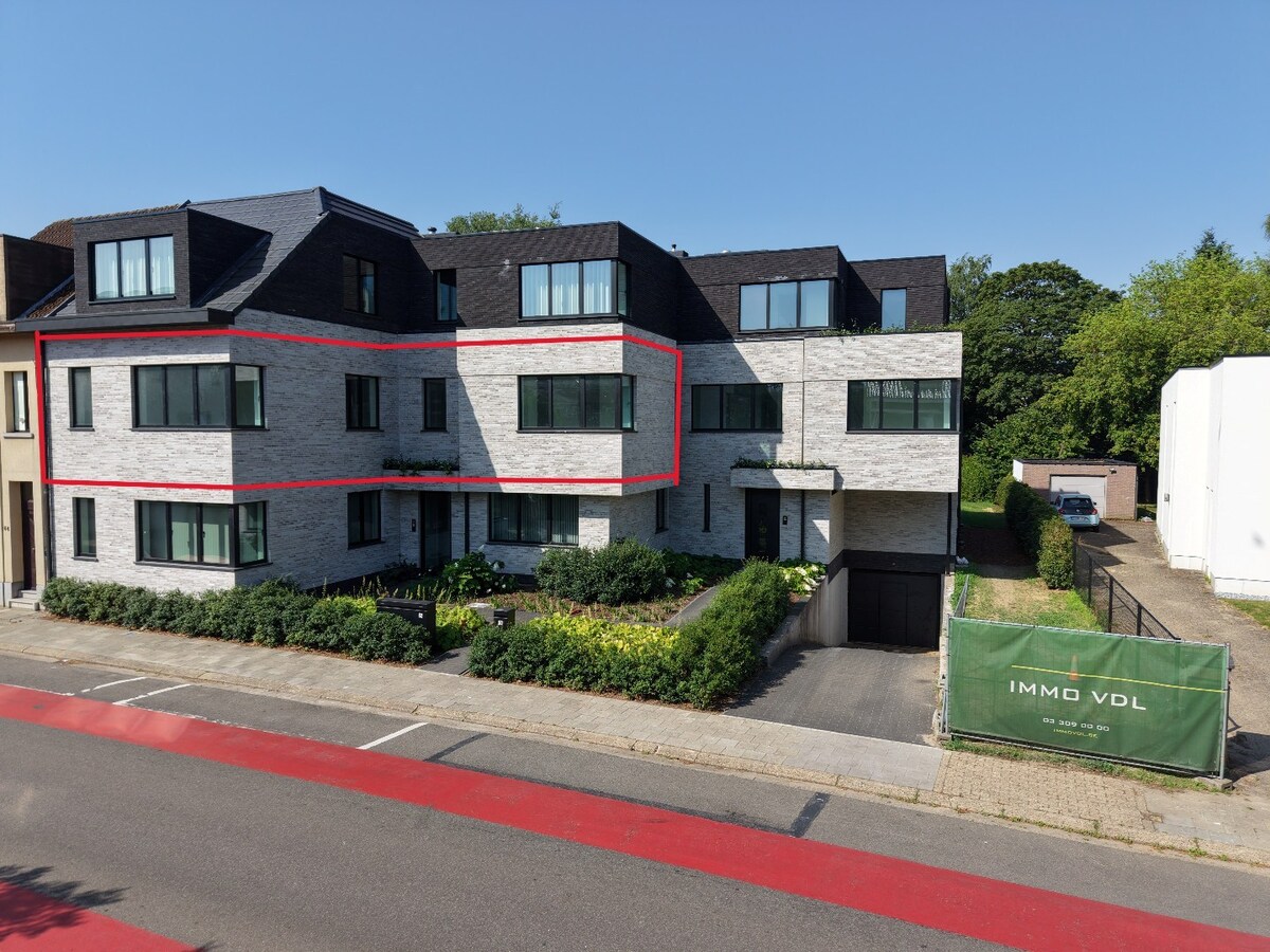 Luxueus én energieneutraal nieuwbouw villa-appartement  van 168 m² met 3 slaapkamers + 2 ondergrondse staanplaatsen + ruime kelder in kleine residentie te Schilde 