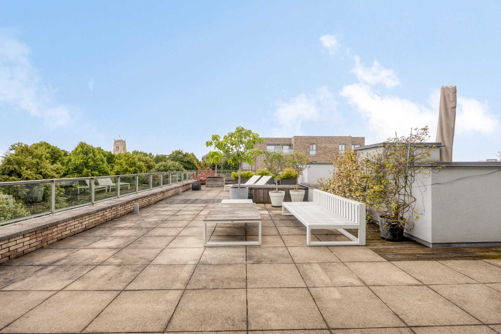 Unieke penthouse met mega-terras en schitterend zicht op de Wallen en de Basiliek van Tongeren 