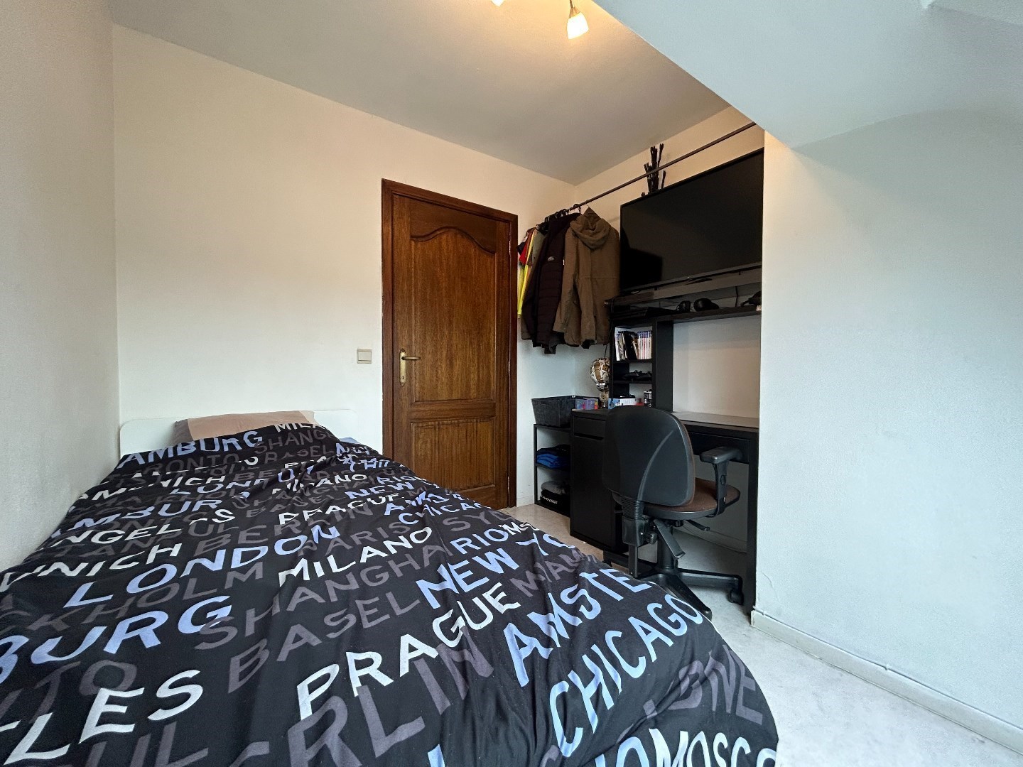 Instapklaar appartement met 2 slpk. en zeer groot terras in centrum Geel 