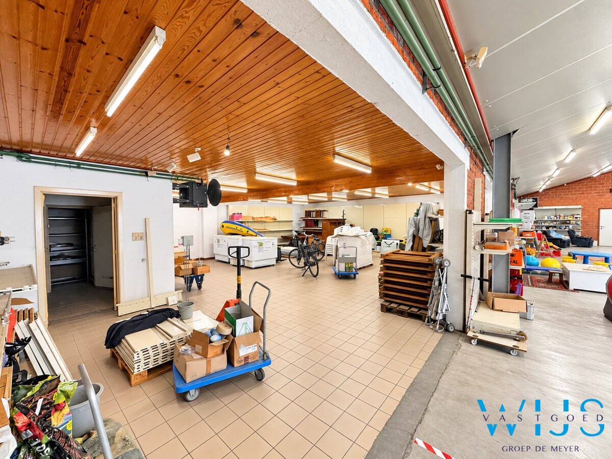 Royaal wonen met maar liefst 910 m² aan multifunctionele bijgebouwen! 