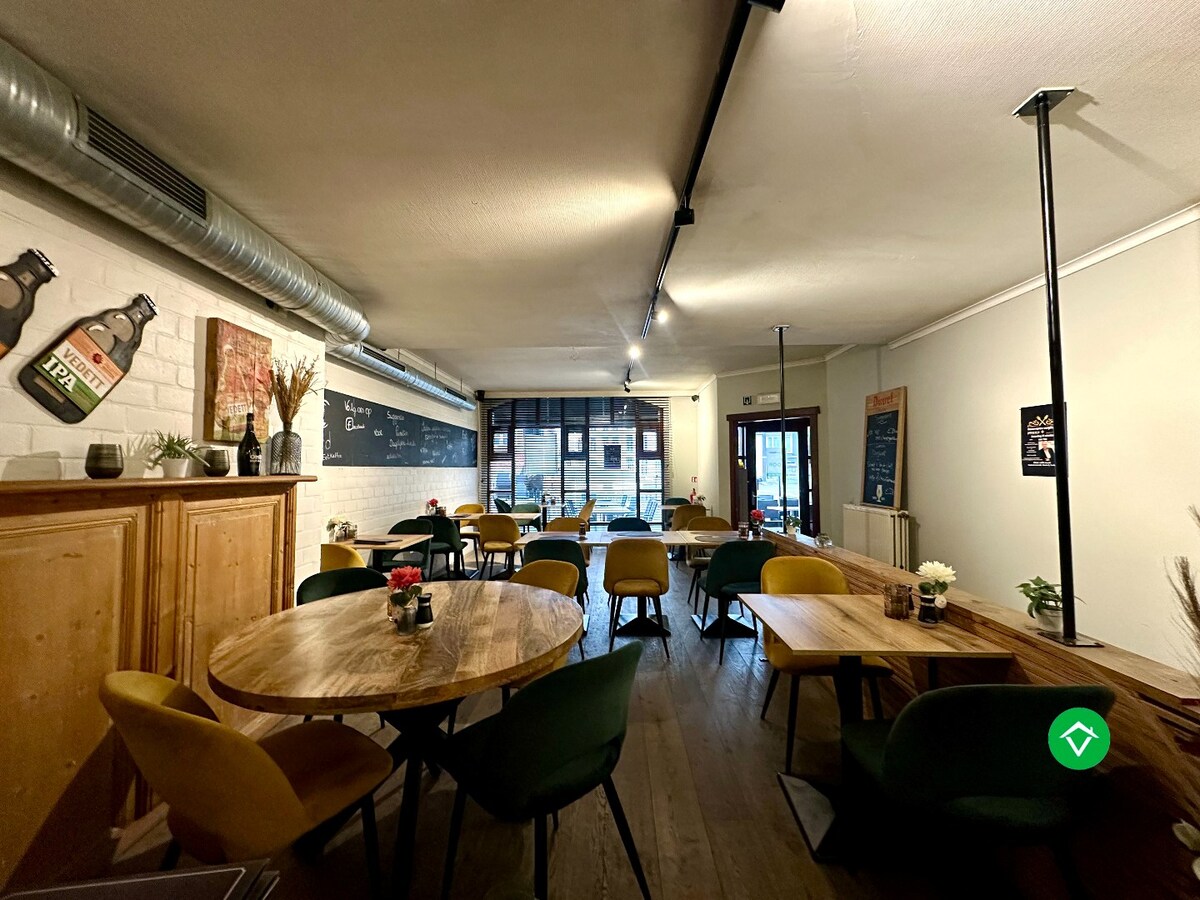 Café “Foelard” - centraal gelegen handelszaak op de Markt van Torhout 