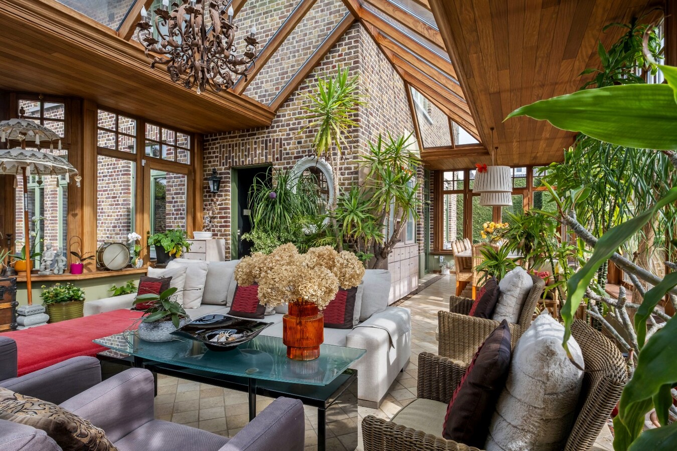 Exclusieve villa met buitenzwembad en privéwelness te Waregem ! 