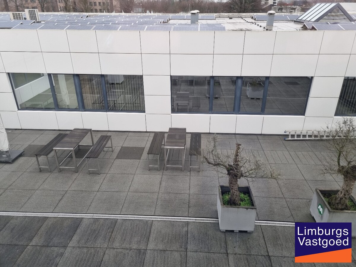 GLV kantoren - 527 m² + 25 parkings - nabij E 313 