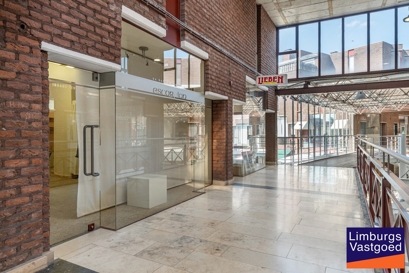 Commercieel uitstekend gelegen handelspand, 90m² 