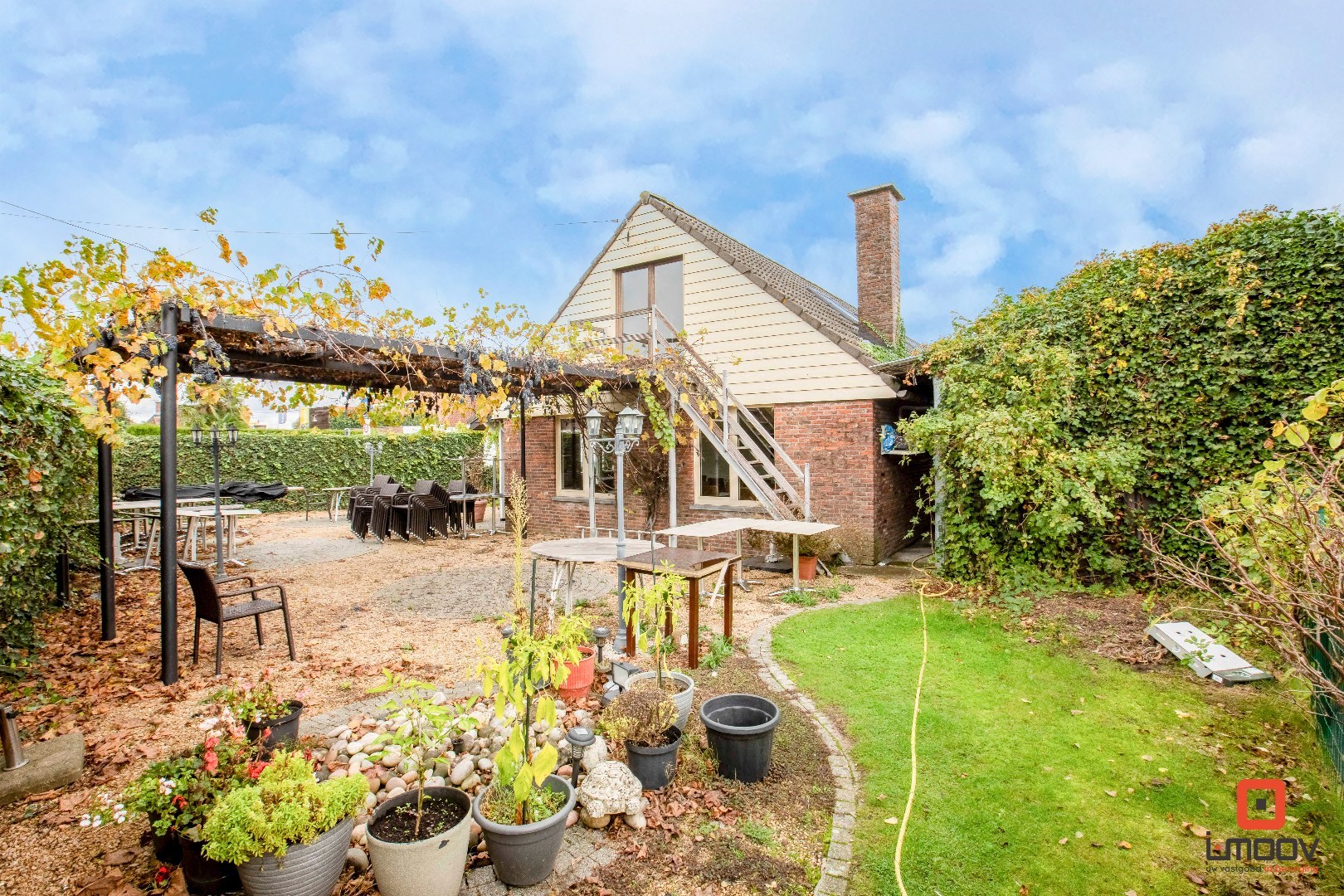 Te koop- Gebruiksklaar restaurant met terras en appartement in hartje Hijfte (Lochristi) 