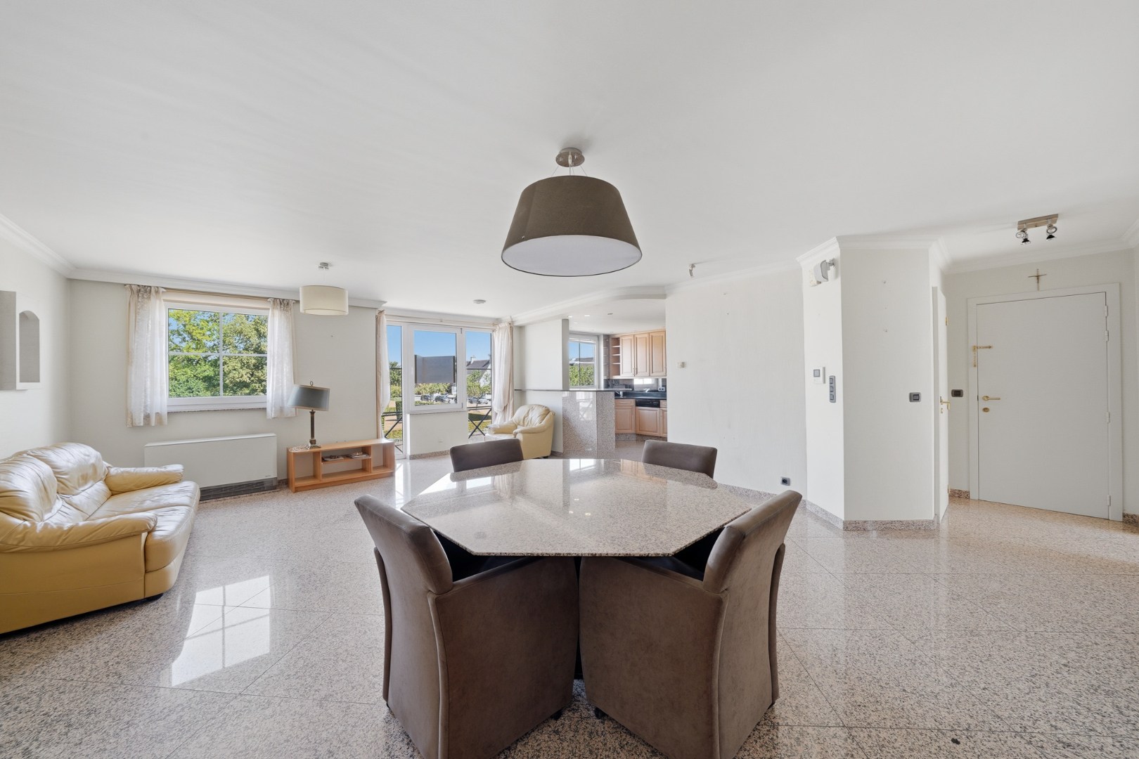 Instapklaar appartement met 2 slaapkamers en terras van 63 m² 