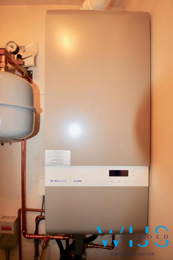 Instapklaar en zeer gezellig woonhuis in een rustige wijk te EEKLO ! 