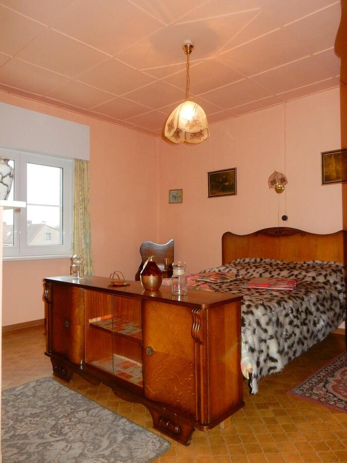 Op te frissen woning met 3 slaapkamers 