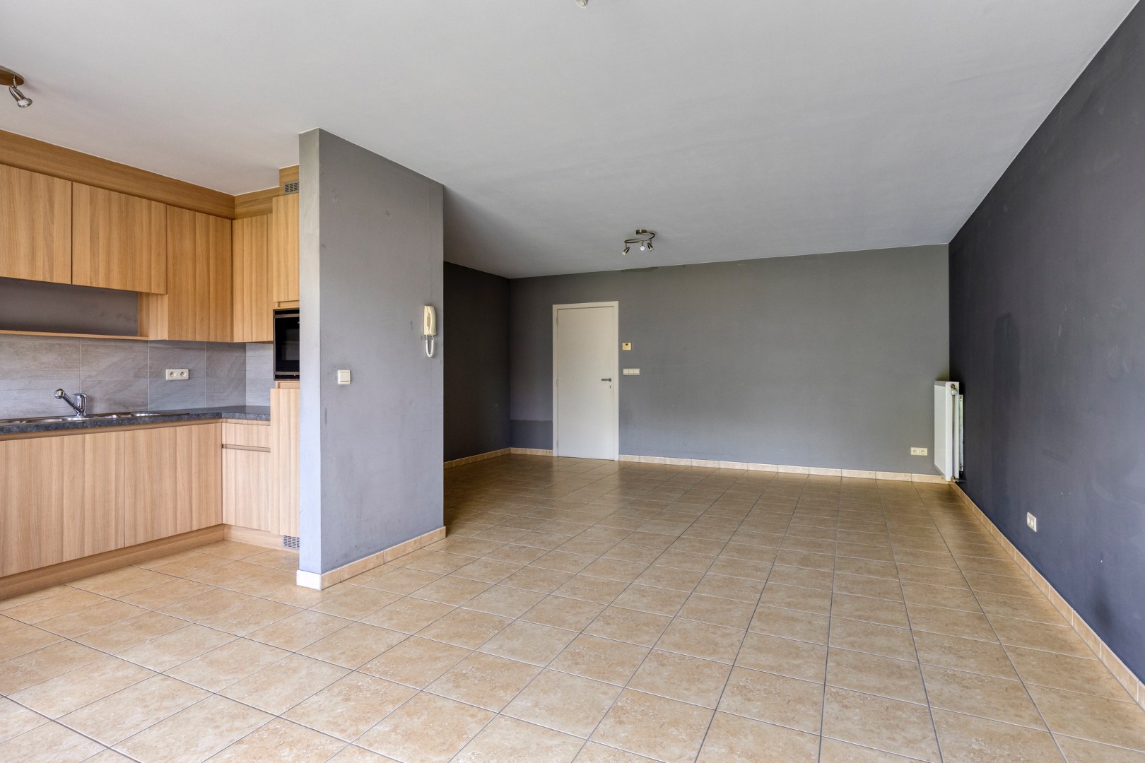 Instapklaar gelijkvloers appartement met tuin in het centrum van Geel 