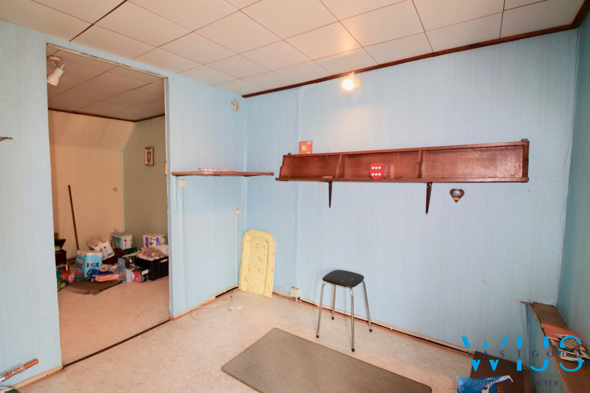 Te renoveren woonhuis op een zeer rustige ligging te Zelzate ! 