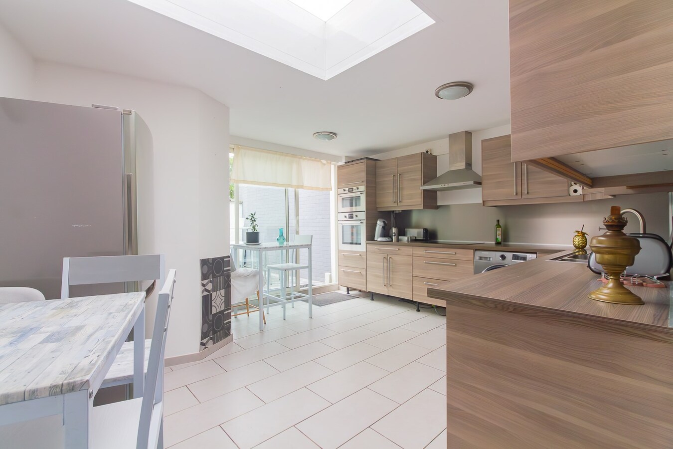 Maison rénovée avec 3 chambres et cour 