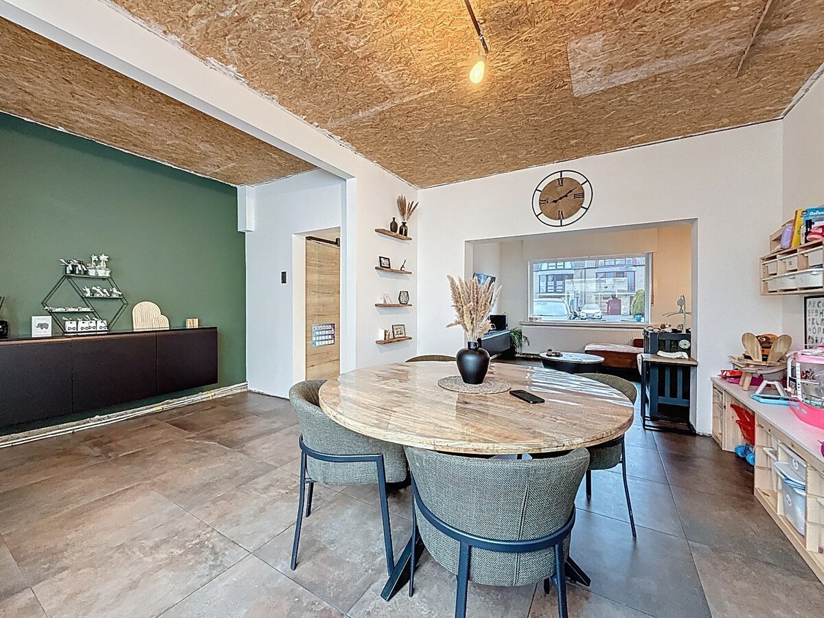 Grotendeels gerenoveerde woning met tuin te Aalst 