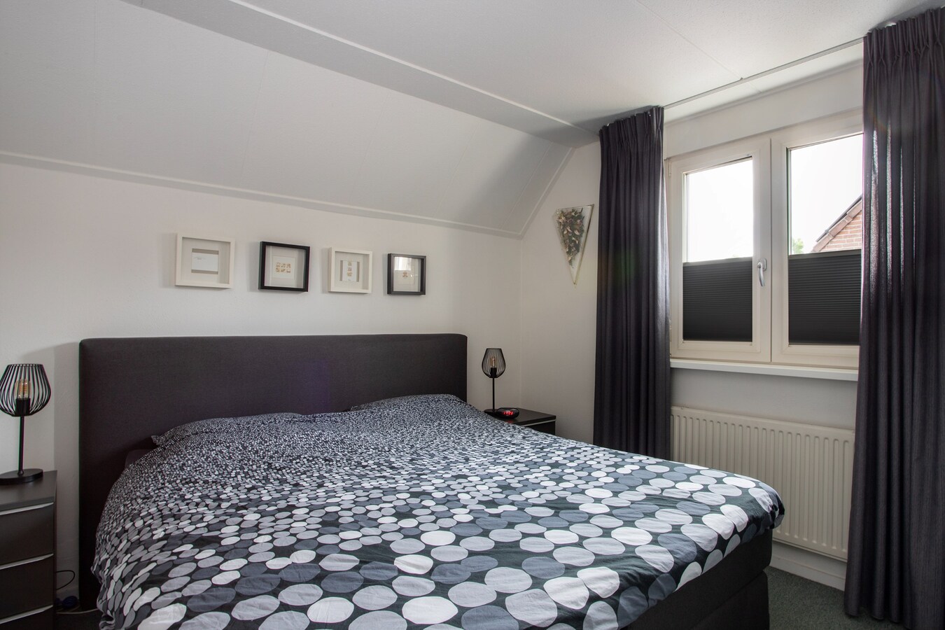 Royale gemoderniseerde gezinswoning met grote woonkamer, open keuken en vijf slaapkamers in hartje Middelbeers 